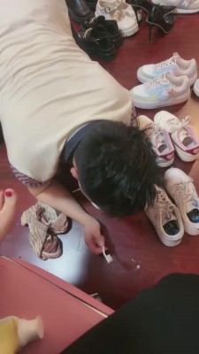 套路直播视频【桃幼幼】裸足臭脚踩地毯 bf24516_绳艺库视频下载