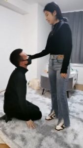 套路直播视频【海绵大大】学生S口球塞嘴鞭打/磕头/吐口水舔鞋 bf24487_绳艺库视频下载