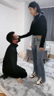 套路直播视频【海绵大大】学生S口球塞嘴鞭打/磕头/吐口水舔鞋 bf24487_绳艺库视频下载