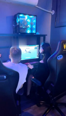 【Fiona菲菲】网吧系列2调教偷丝袜的猥琐男【完整版】 bf23229_绳艺库视频下载