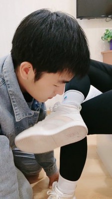 【辣姐S】小白鞋棉袜窒息羞辱贱狗 bf20388_绳艺库视频下载