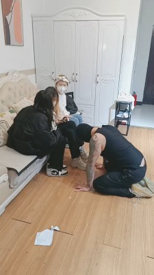 套路直播视频【爆爆】被一群精神小妹暴揍/重度耳光踩踏 bf24424_绳艺库视频下载