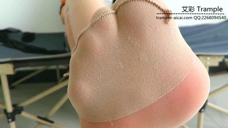 跪舔00后女主肉丝丝袜！做丝足净器！_绳艺库视频下载