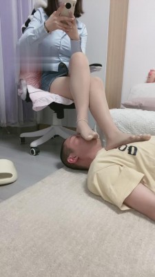 【绵绵S】肉丝/白袜脚踩狗 bf12207_绳艺库视频下载