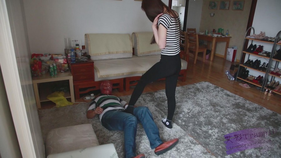 520vivi女神白袜帆布鞋！_绳艺库视频下载