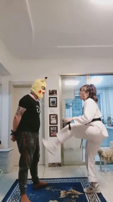 【宝儿】跆拳道少女爆踹提档/耳光/踩踏 bf13002_绳艺库视频下载