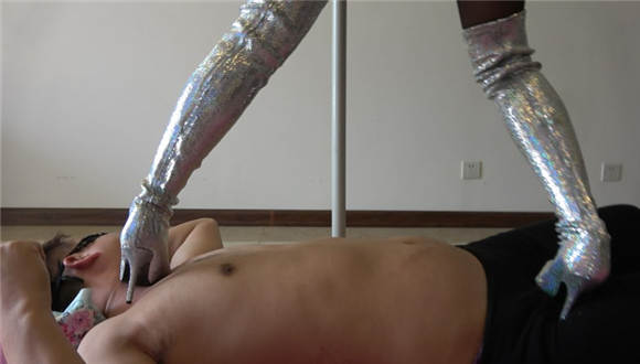 【冷柔】花样踩脖子窒息_绳艺库视频下载