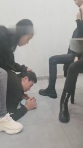 【傲柔】精彩-3S饭店边吃饭边玩狗子 bf9845_绳艺库视频下载