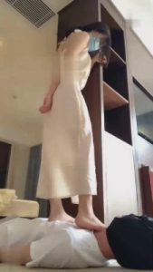 【宝爷】御姐高跟凉鞋全体重踩踏 bf17622_绳艺库视频下载