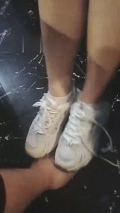 【德意户外男神】KTV素人陪酒小妹群调 bf10991_绳艺库视频下载