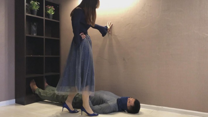 超级美女 踩踏调教 YC-220113-6_绳艺库视频下载