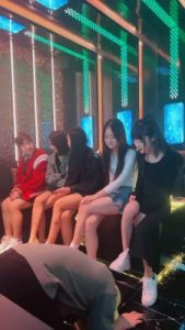 套路直播视频【精神小妹】5S-真实歌舞厅开发陪酒小妹-原味袜辱/骑马 bf26158_绳艺库视频下载