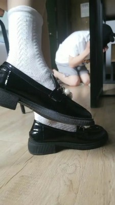 套路直播视频【阿喵】萝莉主皮鞋白袜踩踏喂食 bf26480_绳艺库视频下载