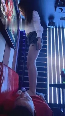 【三三】KTV长靴踩踏调教 G-210727-2_绳艺库视频下载