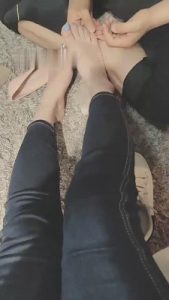 【乐爷】小白鞋踩踏碾压脚下奴 bf11127_绳艺库视频下载