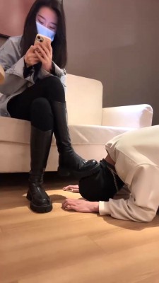 【槿一】卑微脚垫桌下舔鞋实录 bf27678_绳艺库视频下载