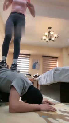 【小妮大人】运动鞋棉袜踩踏贱狗 bf21966_绳艺库视频下载