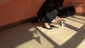 高跟肉丝木板物品粉碎_绳艺库视频下载