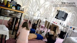 『奴隶岛』—双人踩扁瘦奴_绳艺库视频下载