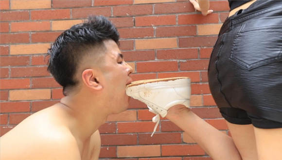 『奴隶岛』—狗嘴清洁泥鞋底（下） YC-200917-5_绳艺库视频下载