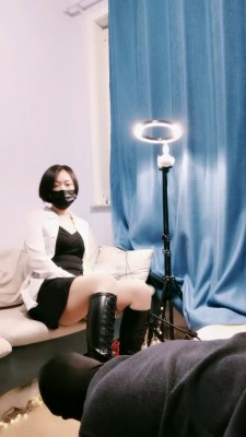 套路直播视频【路遥】双S交替混合虐/滴蜡/踩踏/胶带套头窒息 【双视角版】bf26067_绳艺库视频下载