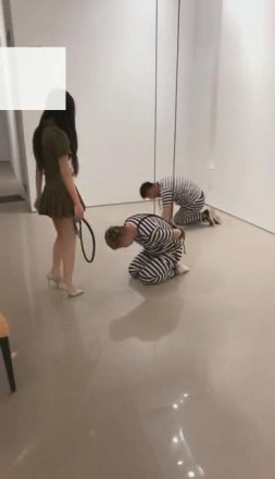 【VIVI】女警调教两囚犯_绳艺库视频下载