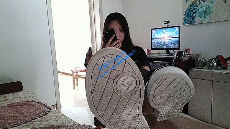 夏季黑丝脚下的空气_绳艺库视频下载