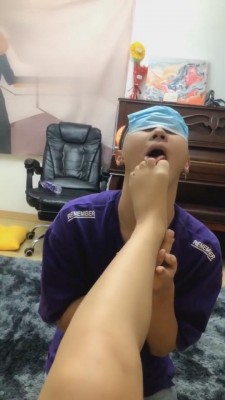 【涵涵】大学生S运动后的白棉袜羞辱【续集】 bf1483_绳艺库视频下载