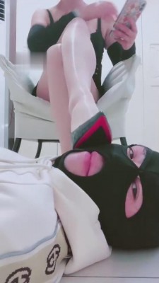 【linda】高跟裸足碾压狗 bf10027_绳艺库视频下载