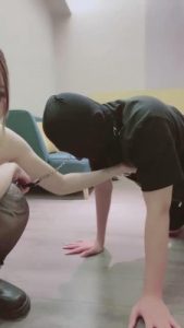 【陈甜女帝】精神小妹短靴黑丝狠虐 bf12821_绳艺库视频下载