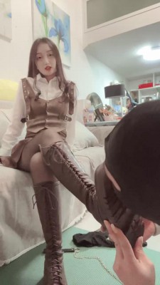 套路直播视频【尤物】学生主羞辱偷袜贼/清理鞋底/踩踏/裸足深喉 bf26140_绳艺库视频下载