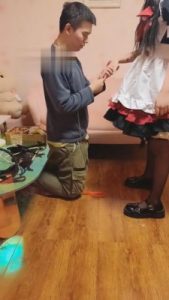 【开发素人】暗访女仆店2-耳光/鞭打/踩踏/踢裆/钻胯 bf5647_绳艺库视频下载