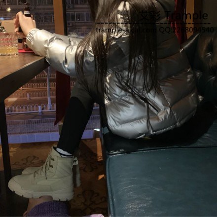 【VIVI】酒吧臭棉袜跺死贱狗_绳艺库视频下载