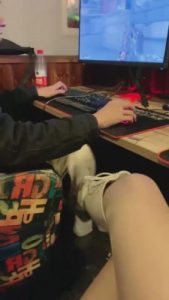 【雪莉】网吧玩弄私奴 bf7265_绳艺库视频下载