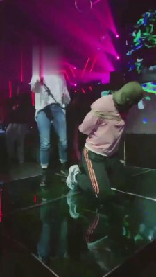 【美离子】推荐-夜店现场公开调-百人围观 bf4385_绳艺库视频下载