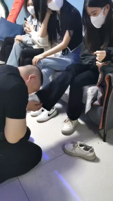 【精神小妹】4素人学生S-轮流原味脚深喉/踩踏/气味羞辱 bf27560_绳艺库视频下载