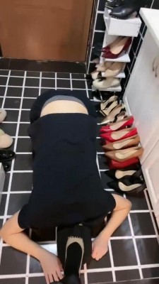 【安妮女王】闻鞋被抓被女主人折磨玩虐 bf9825_绳艺库视频下载