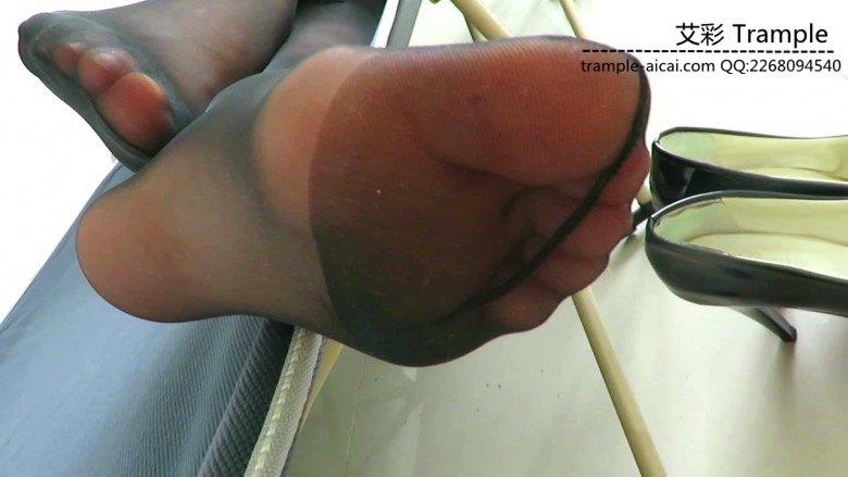 跪舔00后女主熟睡中的黑丝高跟对高跟膜拜！_绳艺库视频下载