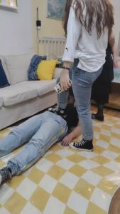 【圆圆】双S-黑丝/帆布鞋全体重踩奴 bf11390_绳艺库视频下载