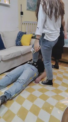 【圆圆】双S-黑丝/帆布鞋全体重踩奴 bf11390_绳艺库视频下载