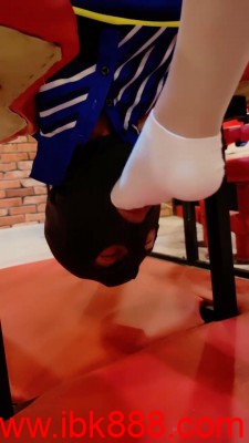 套路直播【二宝】白靴虐裆贱狗-全体重踩踏/耳光 bf23383_绳艺库视频下载