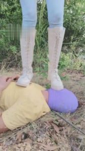 【艺术美学】白靴骑脖子-长靴深喉脚耳光 bf3216_绳艺库视频下载