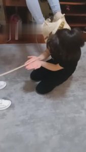 【女慕乐】小三母狗就是犯贱要被羞辱 bf10431_绳艺库视频下载