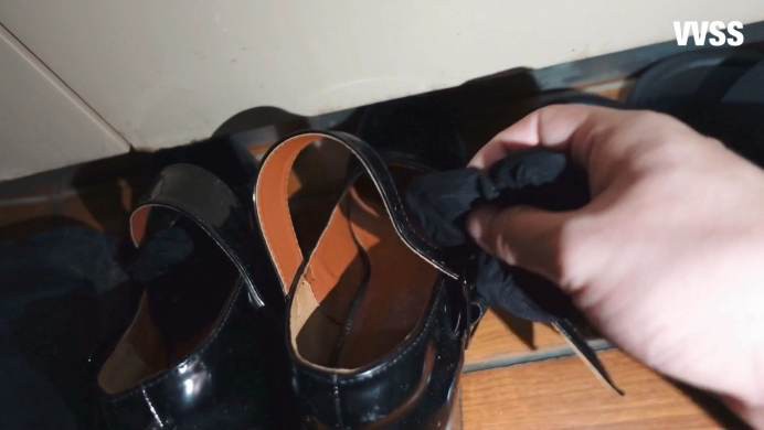 小偷被瑶酱抓住后强迫吃脚舔袜坐脸窒息_绳艺库视频下载