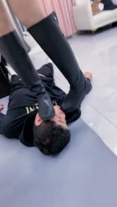 套路直播视频【麋鹿银儿】高跟鞋长靴碾压/内裤套头/喂圣水口水/吃丝袜厕纸 bf25842_绳艺库视频下载