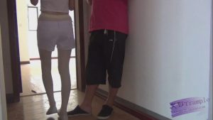 lulu女s剧情：白球鞋之踩脚引发的暴打 全城语言不断 露脸_绳艺库视频下载