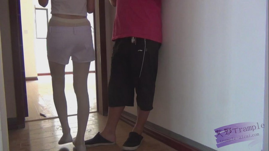 lulu女s剧情：白球鞋之踩脚引发的暴打 全城语言不断 露脸_绳艺库视频下载