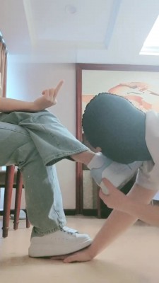 【妮蔻】运动后原味白袜羞辱 bf17899_绳艺库视频下载