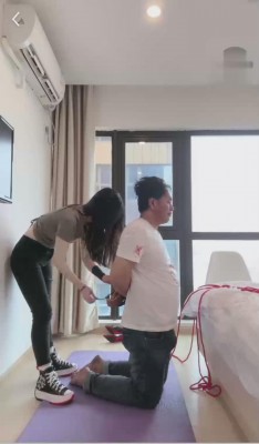 【不期而遇】帆布鞋白袜女主强制踢打 bf27268_绳艺库视频下载