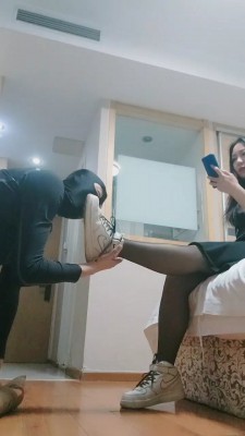 套路直播视频【麒麟女皇】双S-黑丝+棉袜长靴踩脚垫 bf26483_绳艺库视频下载